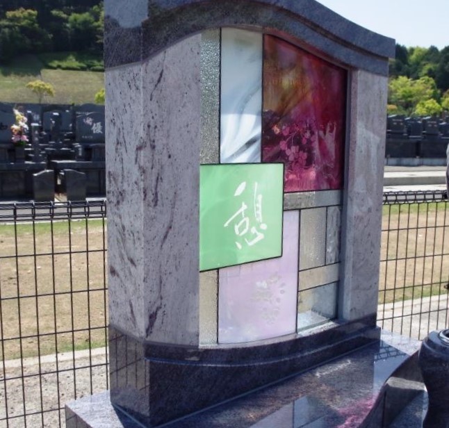 ステンドグラスのお墓一例