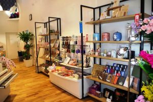 店内【仏具の陳列風景】